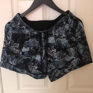 Lululemon casual shorts size 6